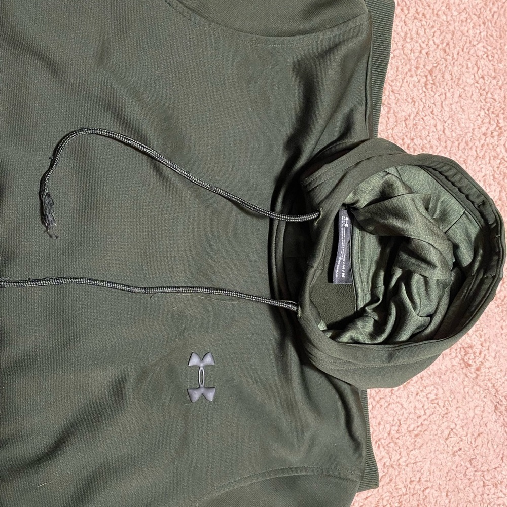 Men’s medium Under Armor Hoodie